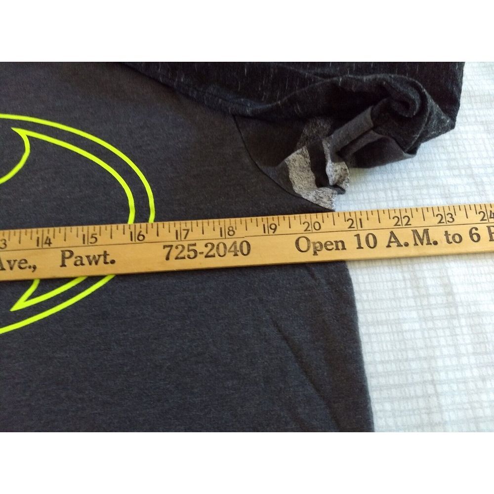 Batman Long Sleeve T-Shirt Mens M Heather Gray Neon Yellow Logo DC Comics - Picture 9 of 14